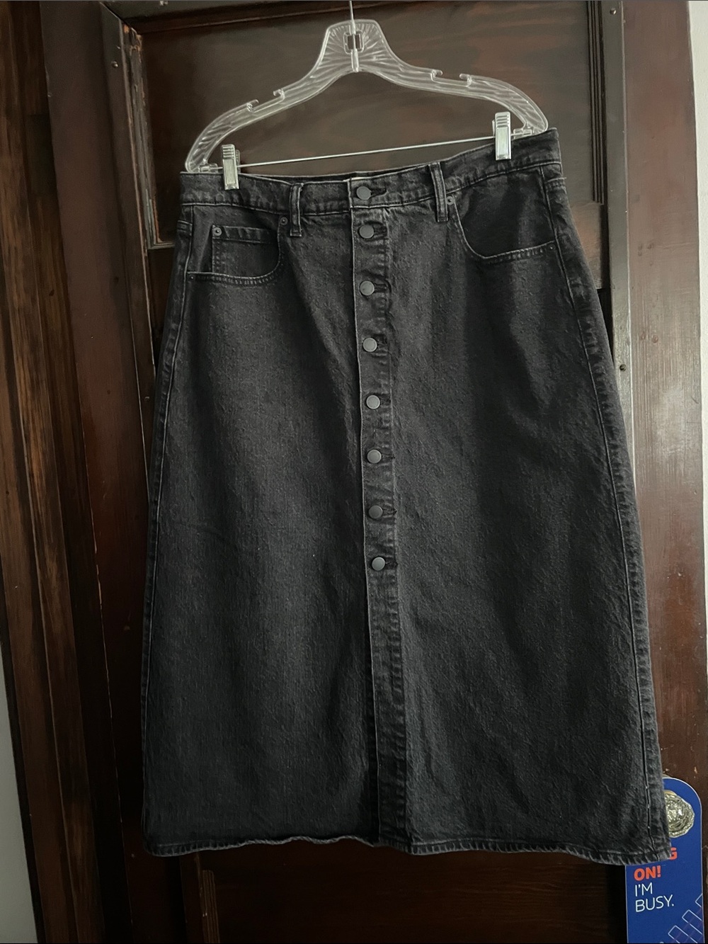 Universal Thread Black Button-Front Midi Denim Skirt